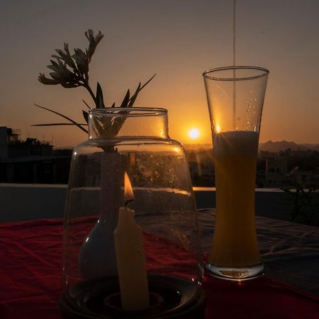 Dera Pichola- A Lake Facing Boutique Hotel ウダイプル エクステリア 写真