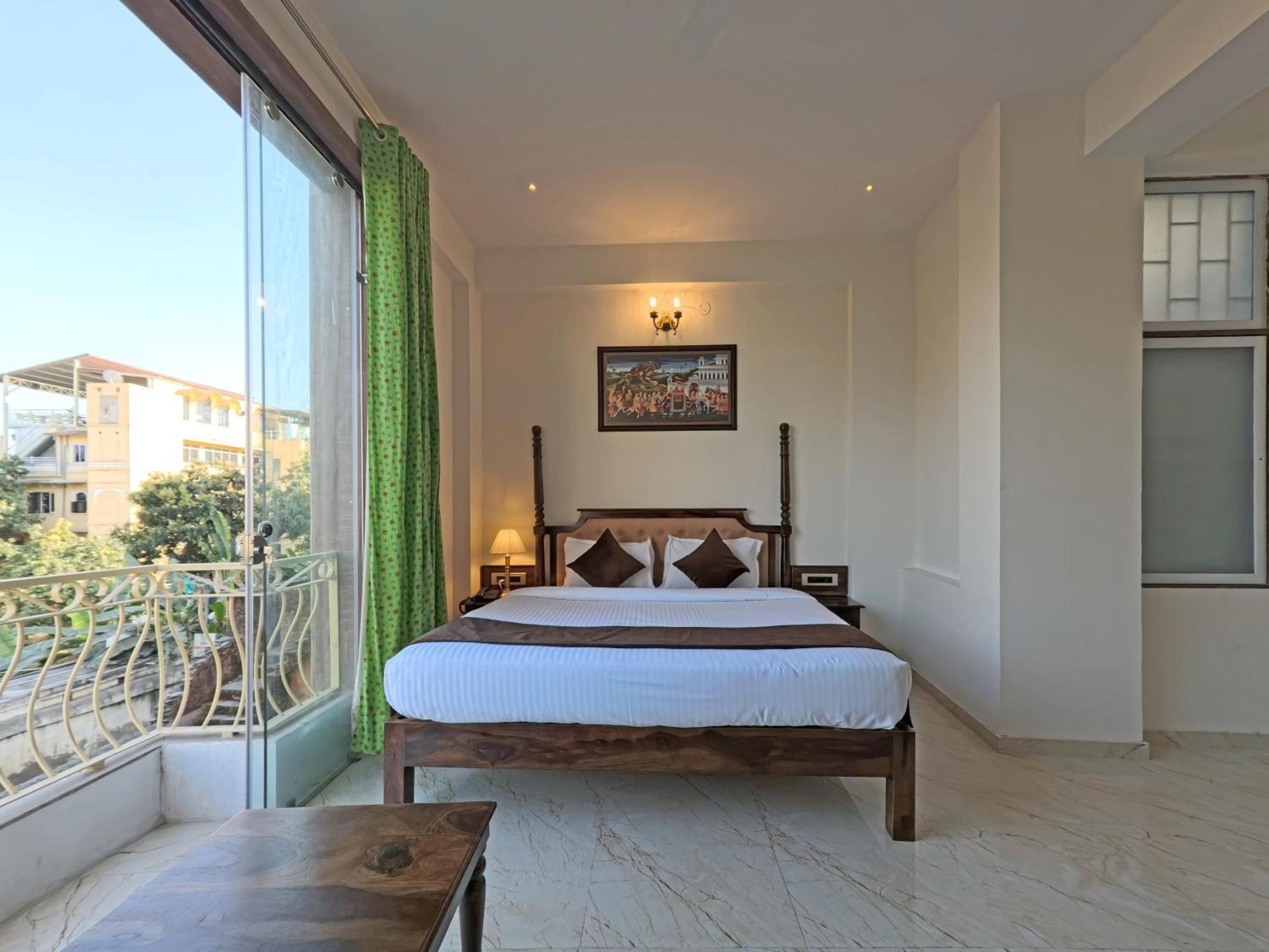 Dera Pichola- A Lake Facing Boutique Hotel ウダイプル エクステリア 写真