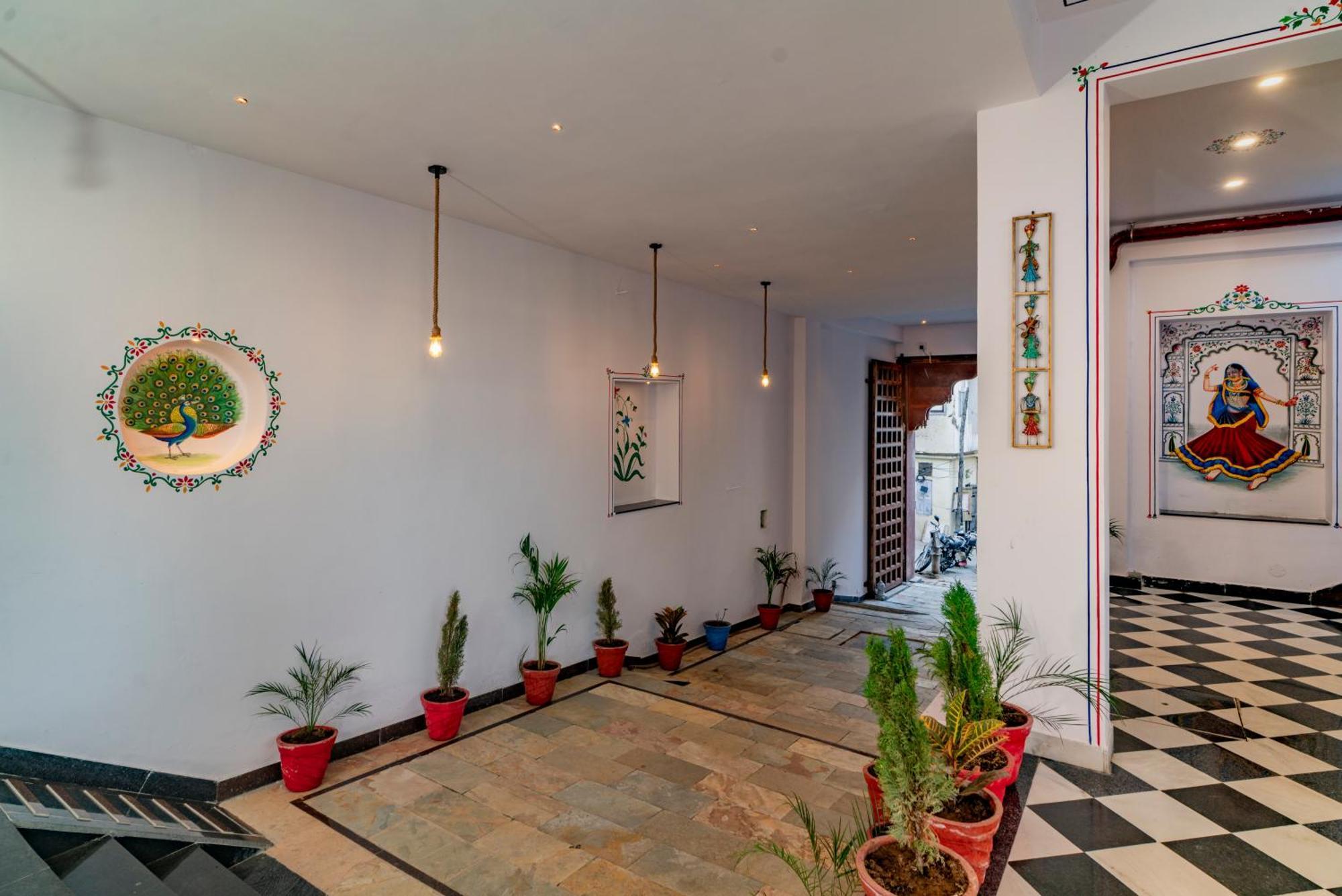 Dera Pichola- A Lake Facing Boutique Hotel ウダイプル エクステリア 写真