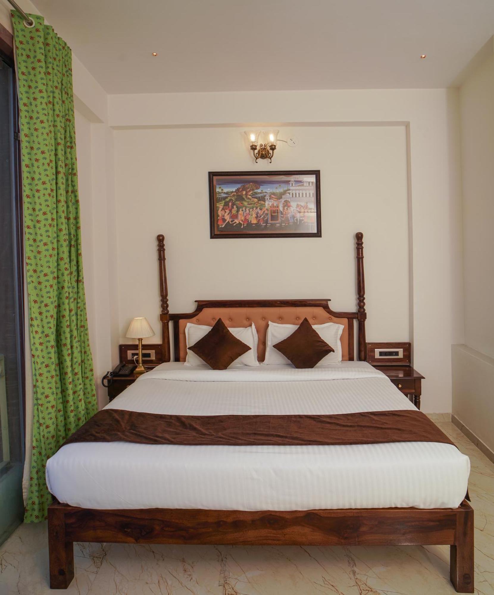 Dera Pichola- A Lake Facing Boutique Hotel ウダイプル エクステリア 写真
