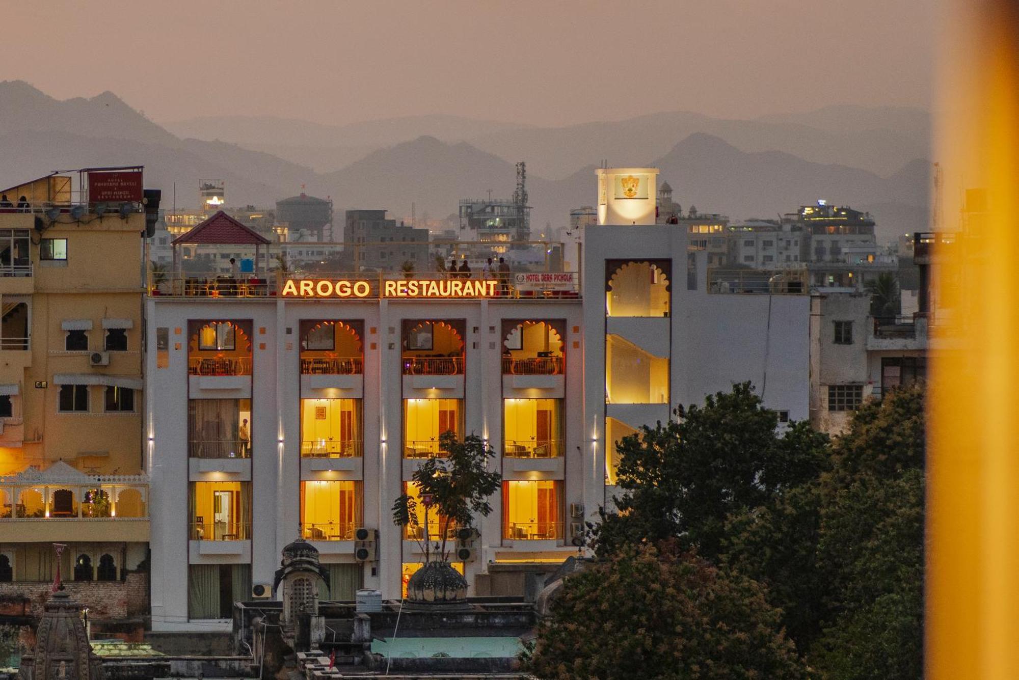 Dera Pichola- A Lake Facing Boutique Hotel ウダイプル エクステリア 写真