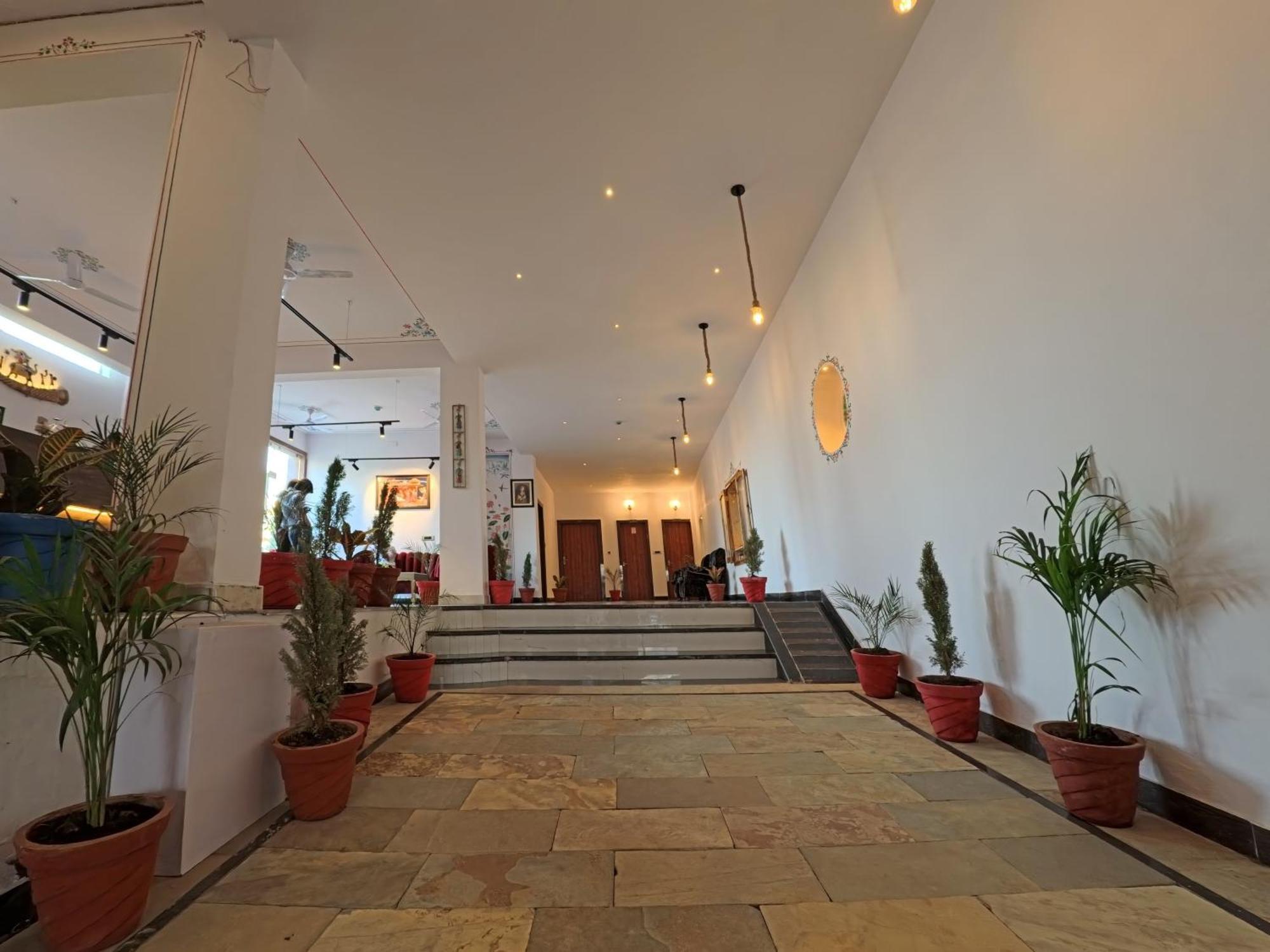 Dera Pichola- A Lake Facing Boutique Hotel ウダイプル エクステリア 写真
