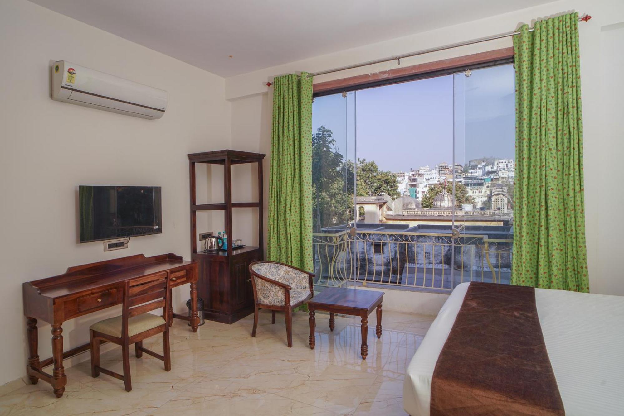 Dera Pichola- A Lake Facing Boutique Hotel ウダイプル エクステリア 写真